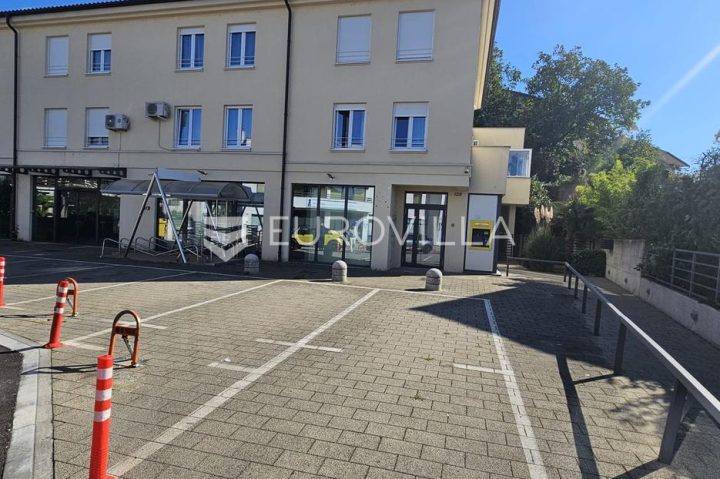 Poslovni prostor za najam 420 m² – Viškovo