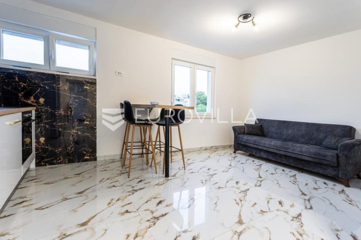 Apartmán Na predaj - Splitsko-dalmatinska Split - foto 2/17