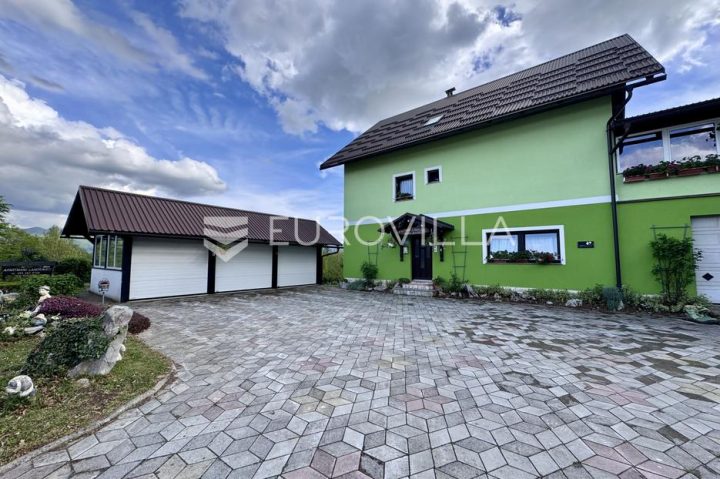 Appartement à vendre 75 m² – Fužine