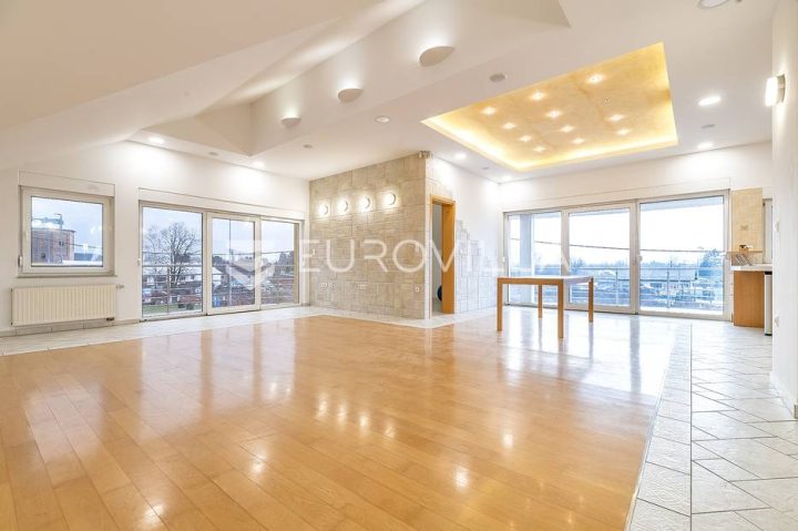 Kuća na prodaju 950 m² – Centar