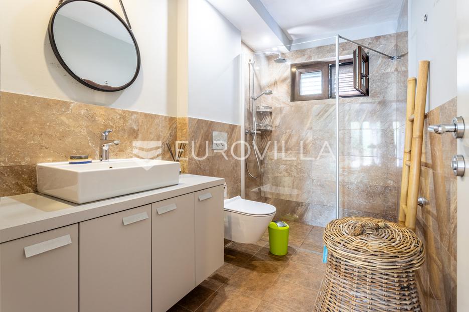 House For sale -  Vis