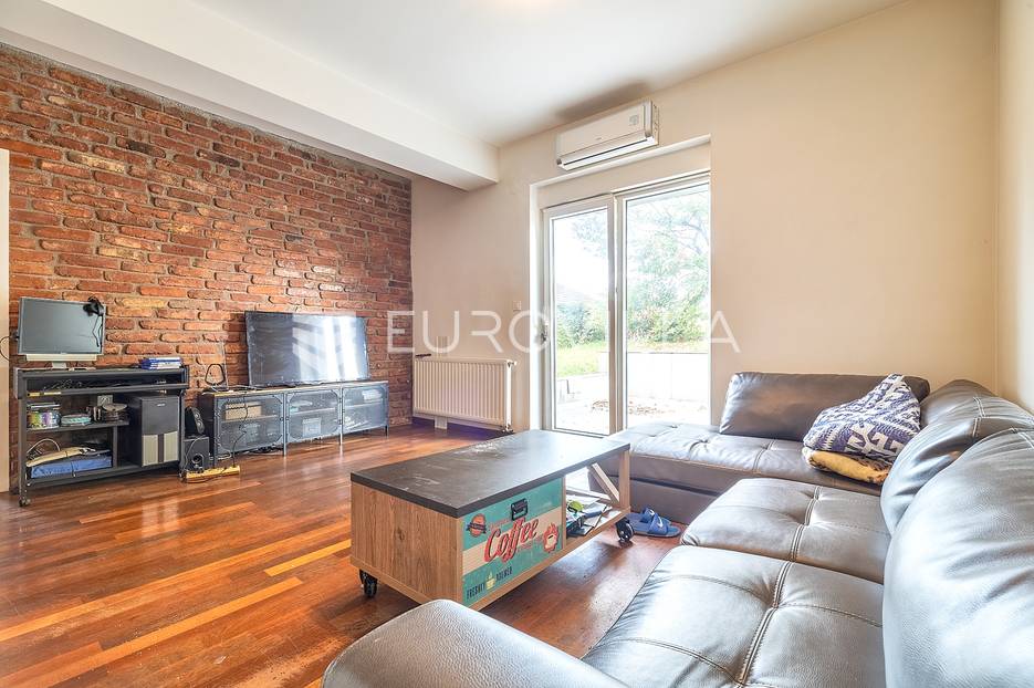 Flat For sale Bijenik