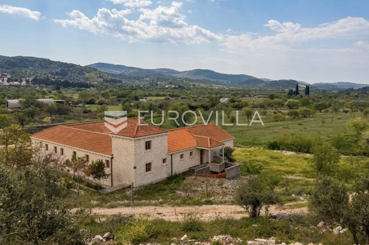 Dům na prodej 950 m² – Nerežišća