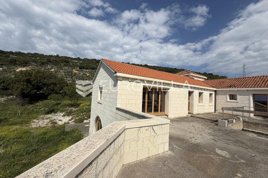 Kuća Na prodaju -  Nerežišća