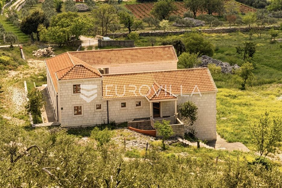 Kuća Na prodaju -  Nerežišća