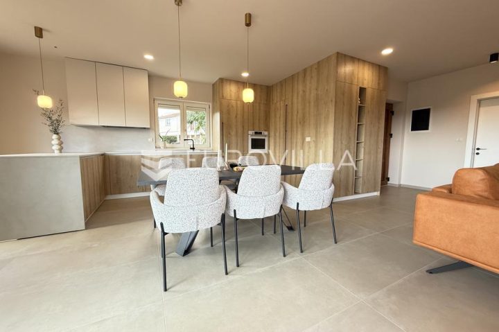 Kuća na prodaju 180 m² – Melnica