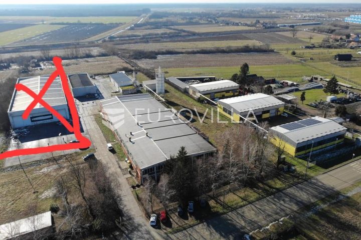 Commerciale in vendita 3500 m² – Križ