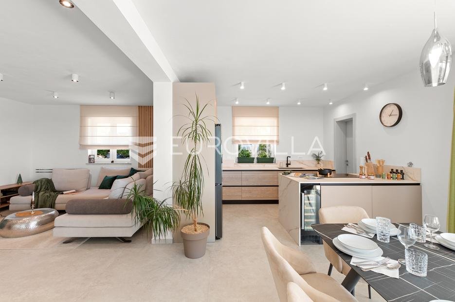Casa In vendita - Istarska Karojba