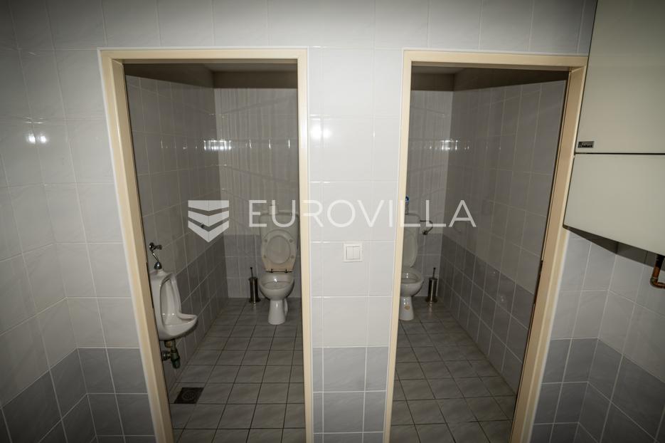 Komerčné Na predaj -  Đakovo
