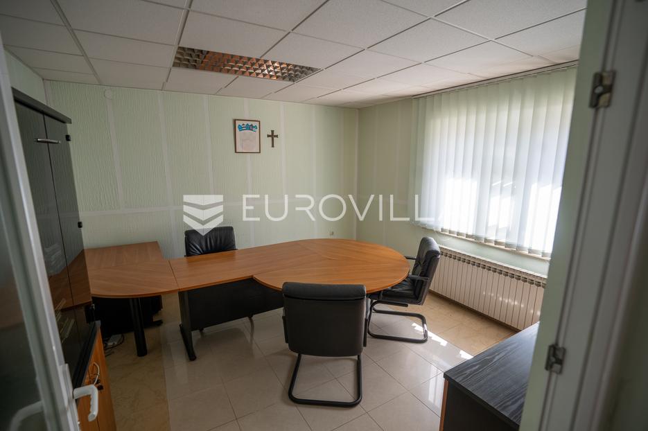 Komerčné Na predaj -  Đakovo