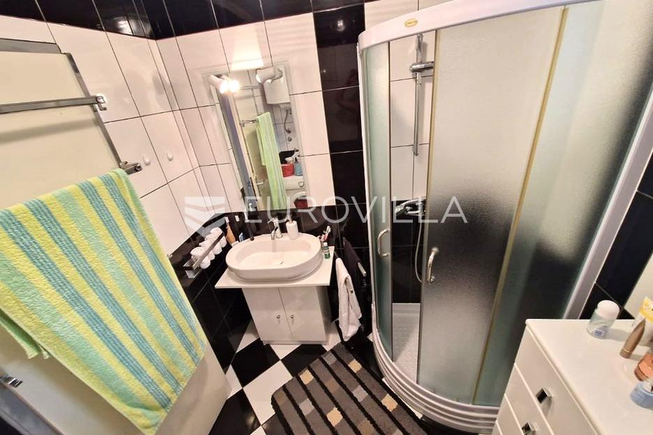 House For sale -  Vir