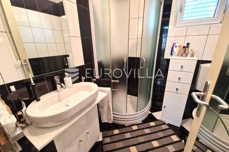 House For sale -  Vir