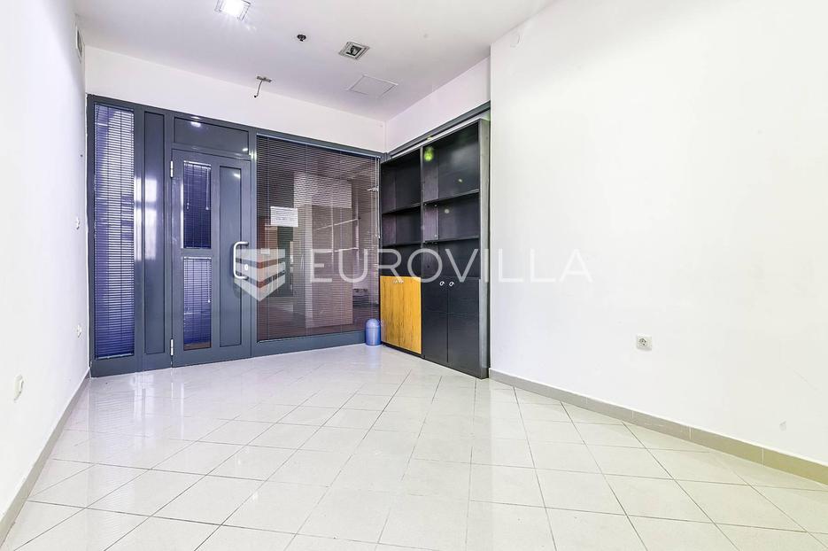 Komerčné Na predaj -  Donji Grad