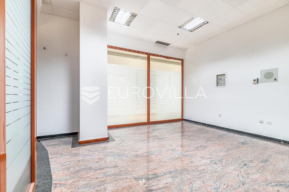 Komerčné Na predaj -  Donji Grad