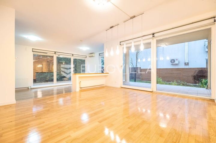 Haus zu verkaufen 448 m² – Strmec