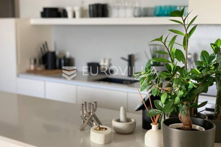 Flat For rent - Primorsko-goranska Novi Vinodolski - foto 3/6