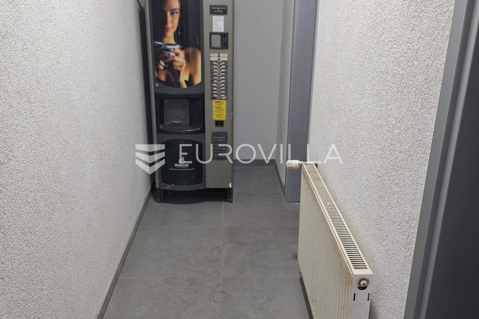 Gewerbefläche Zu verkaufen -  Karlovac
