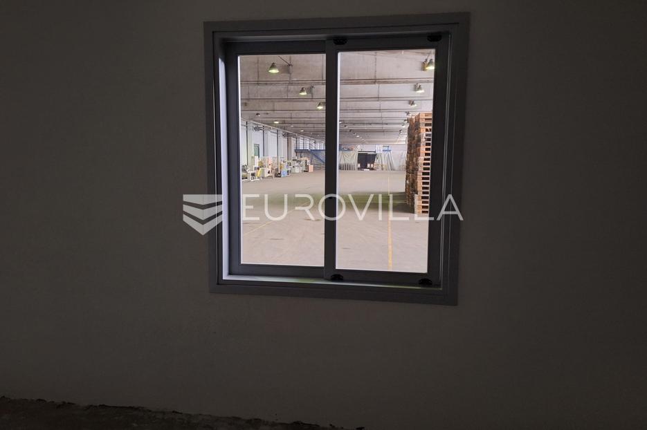 Gewerbefläche Zu verkaufen -  Karlovac