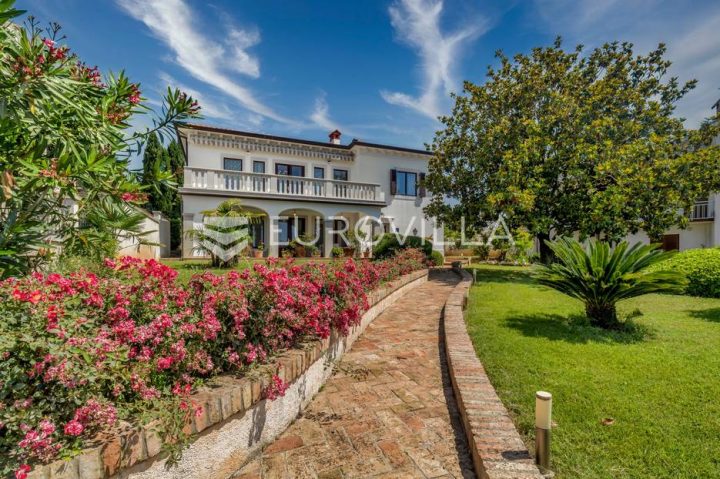House for sale 400 m² – Umag