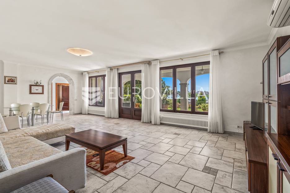 Kuća Na prodaju -  Umag