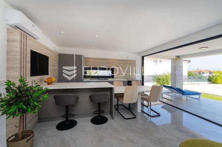 Dom na sprzedaż 224 m² – Vir