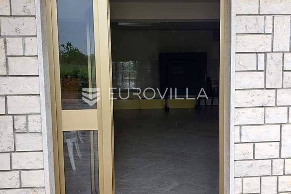 Poslovni prostor Na prodaju -  Marčana