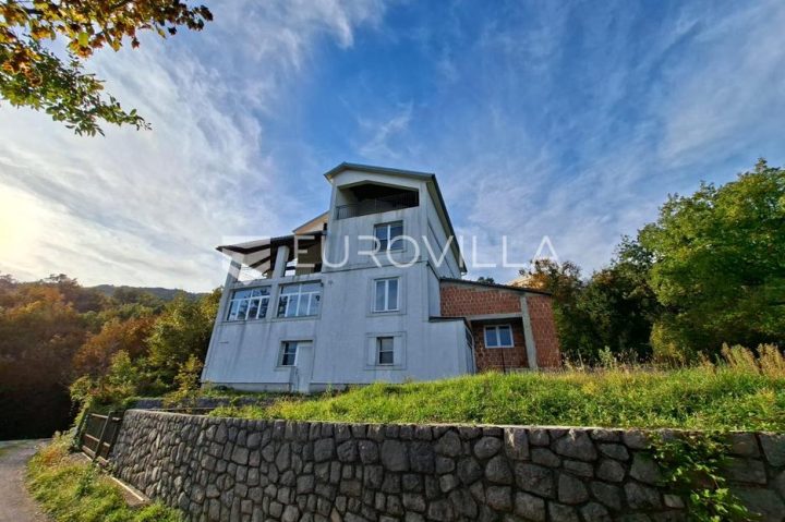 Casa in vendita 400 m² – Bregi
