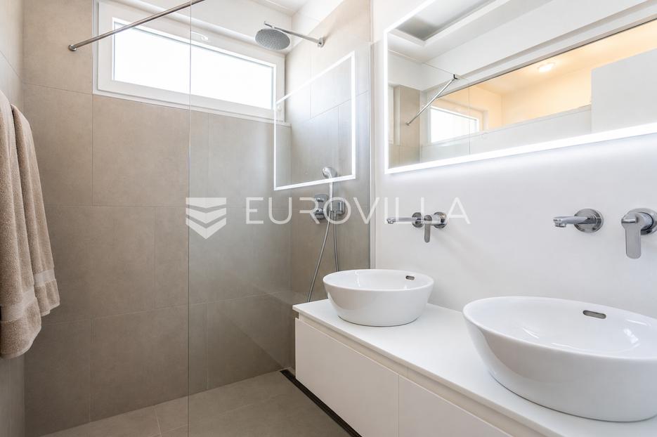 House For sale - Splitsko-dalmatinska Brela