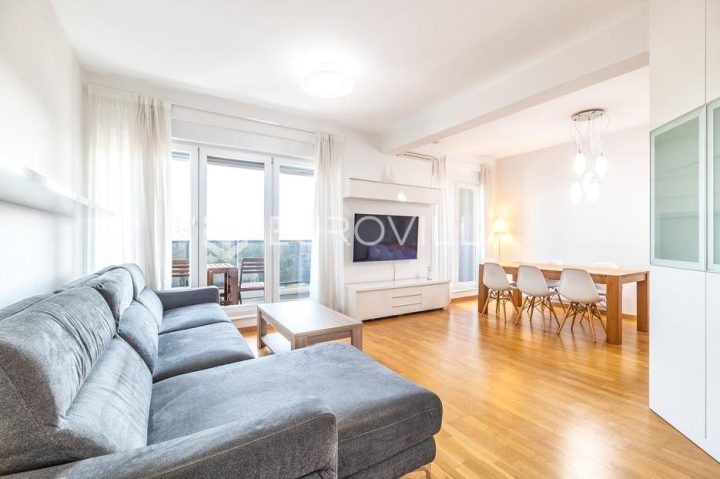 Appartement à louer 134 m² – Peščenica