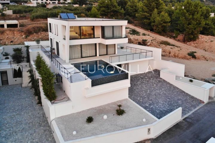 Maison à vendre 320 m² – Podstrana