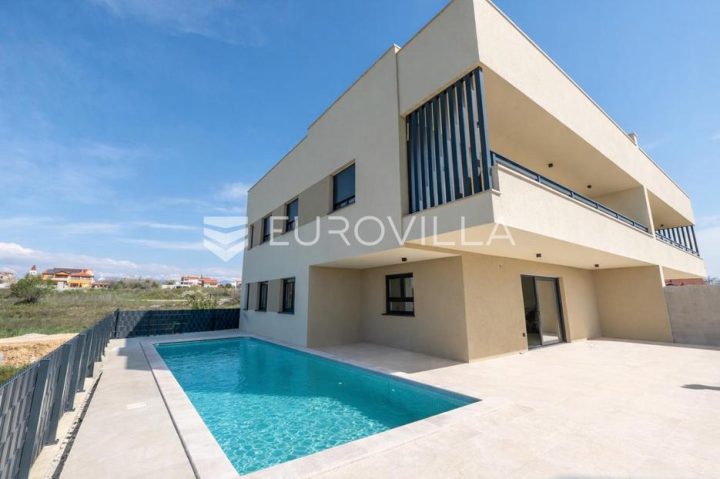 Appartement à vendre 133 m² – Vrsi