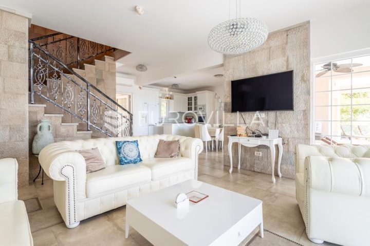 Dom na predaj 300 m² – Mimice
