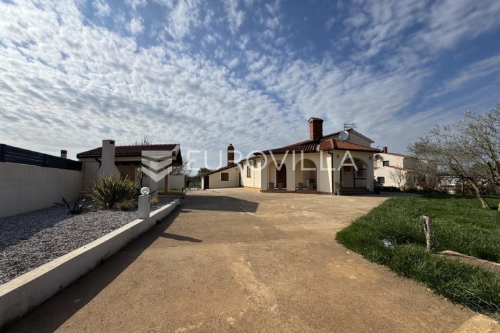 Hiša na predaj 180 m² – Valbandon