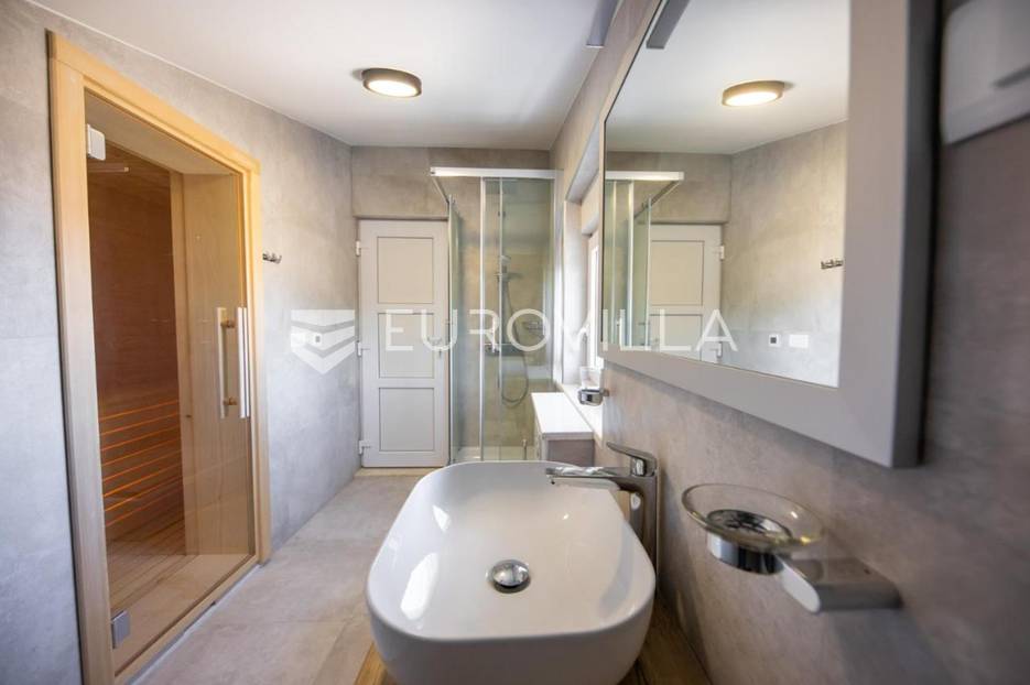 Maison À vendre - Šibensko-kninska Rogoznica