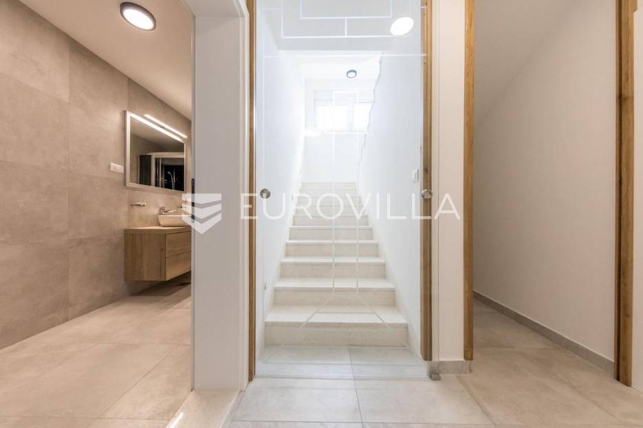 Maison À vendre - Šibensko-kninska Rogoznica