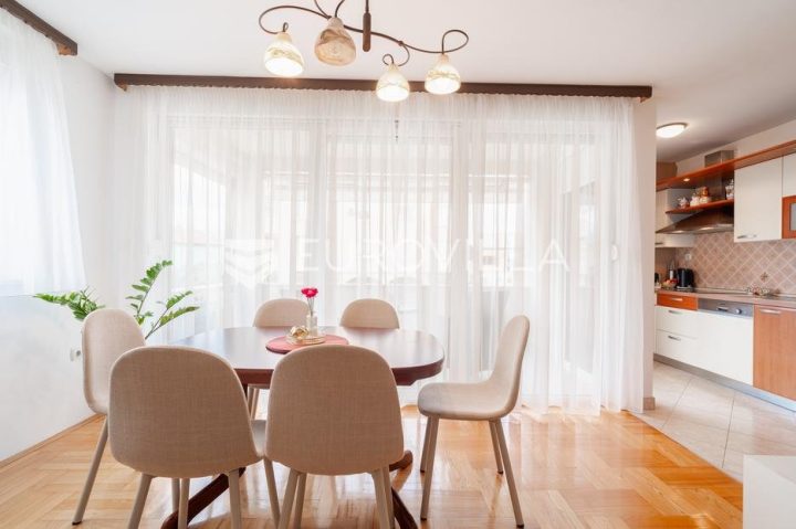 Flat for rent 84 m² – Petrići