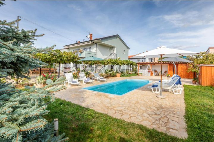 House for sale 452 m² – Kaštanjer