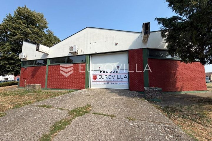 Locaux commerciaux à vendre 755 m² – Đakovo