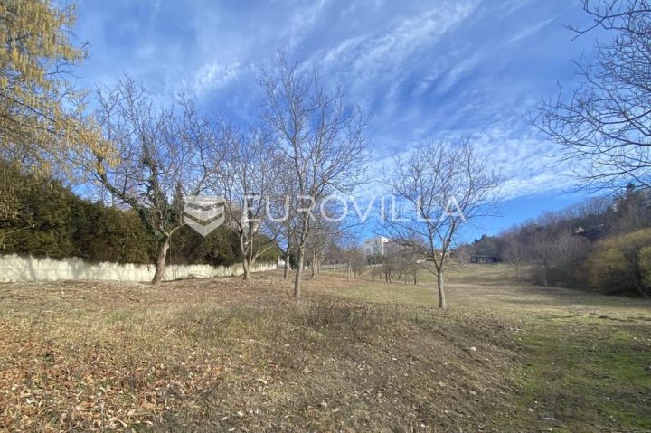 Terreno in vendita 3200 m² – Šestine