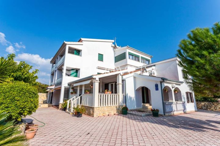 Kuća na prodaju 472 m² – Vinišće