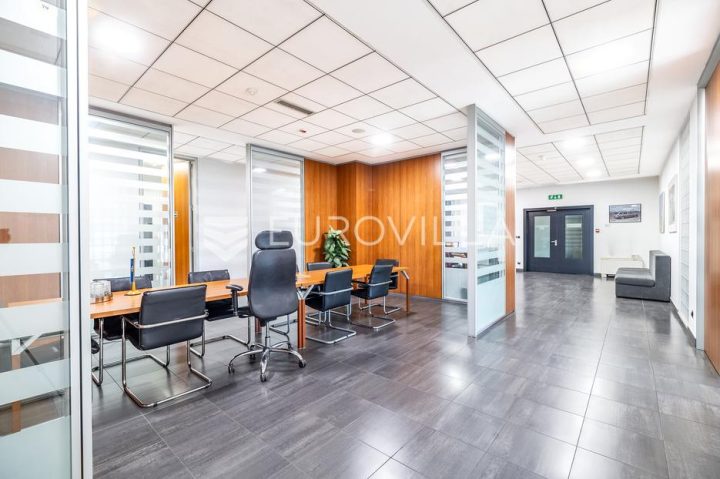 Komerční na prodej 530 m² – Resnik