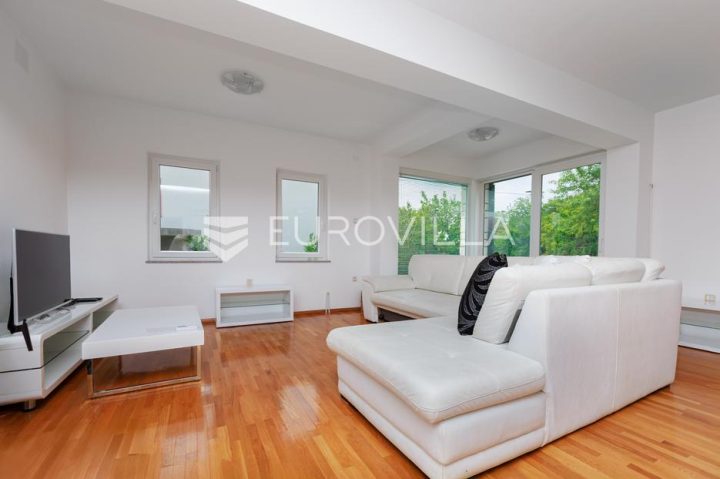 Kuća na prodaju 162 m² – Novi Vinodolski