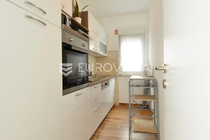 Apartmán na prenájom 60 m² – Kaštel Kambelovac