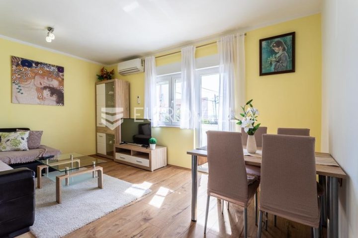 Flat for rent 60 m² – Kaštel Kambelovac