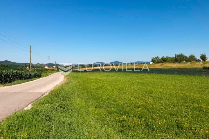 Działka na sprzedaż 1677 m² – Remetinec