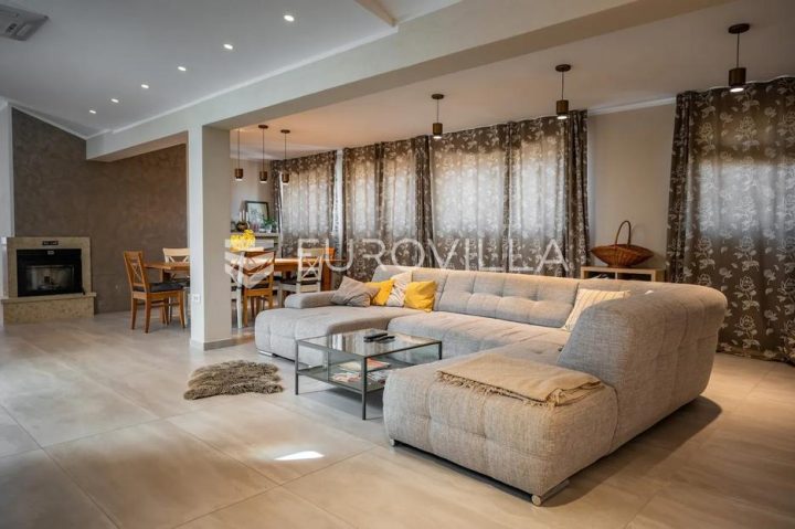 Stan na prodaju 250 m² – Medulin