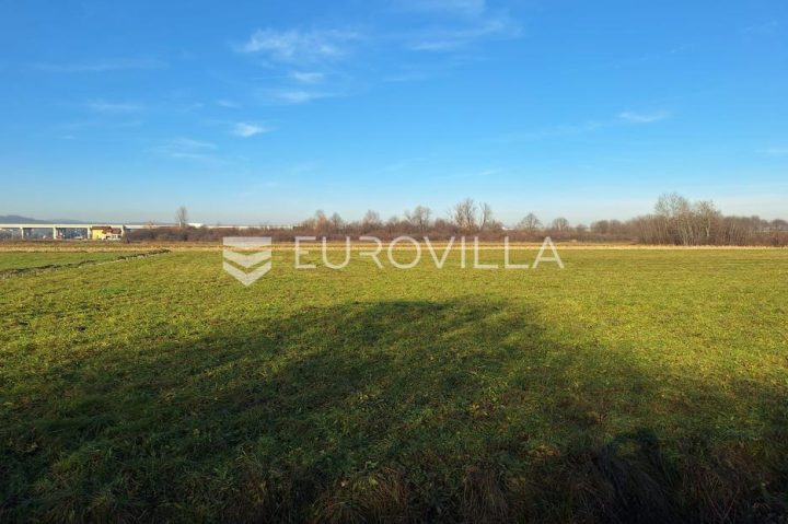 Terrain à vendre 4700 m² – Drežnik