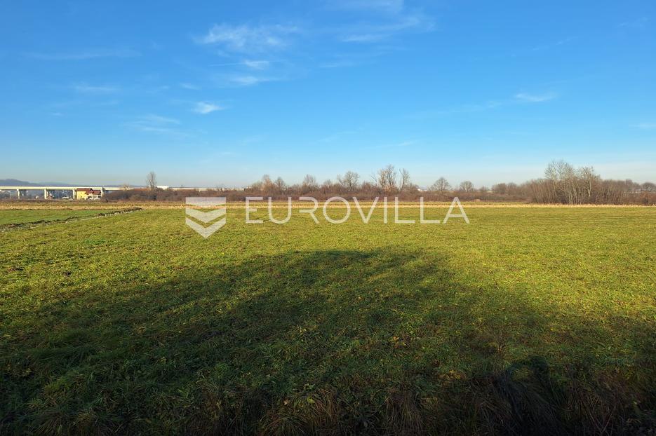 Działka Na sprzedaż -  Karlovac
