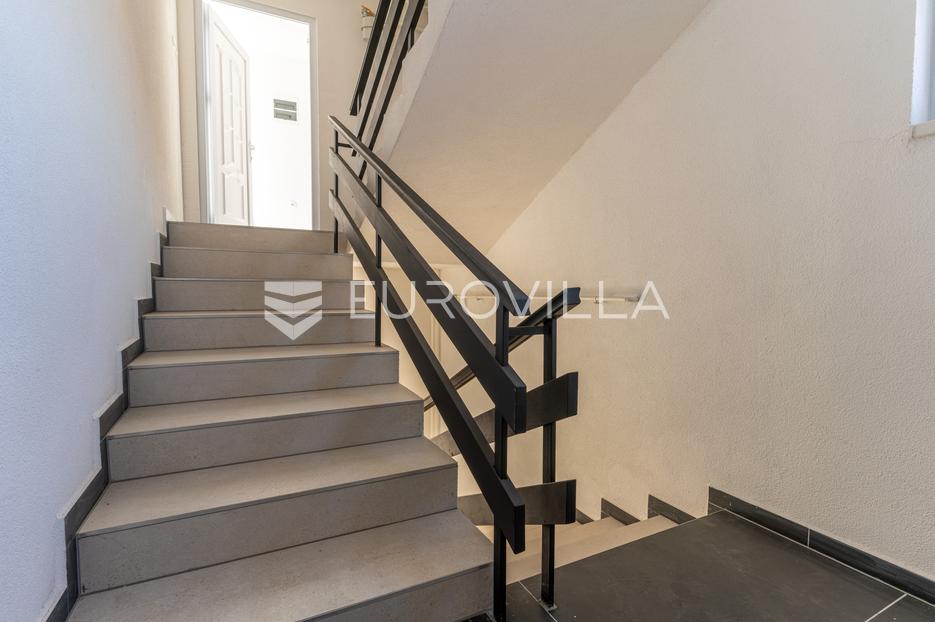 Casa In vendita -  Požega