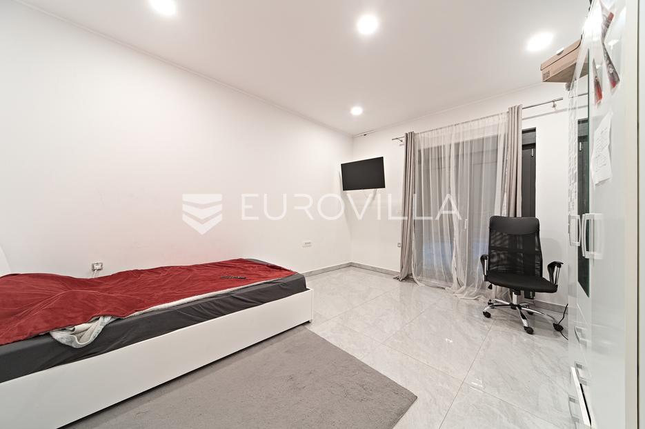 Casa In vendita -  Valpovo